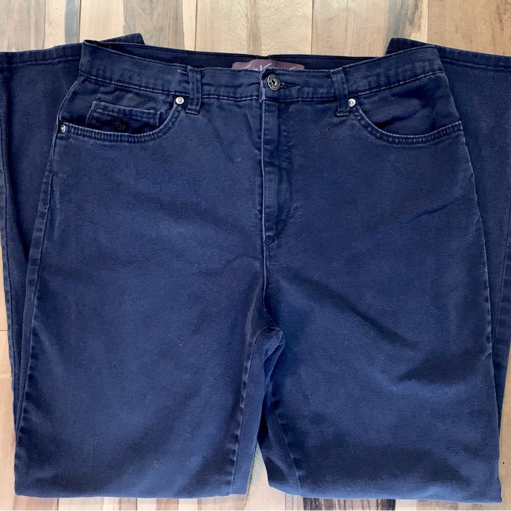 Gloria Vanderbilt, Amanda jeans, size 10 - dark blue stretch denim